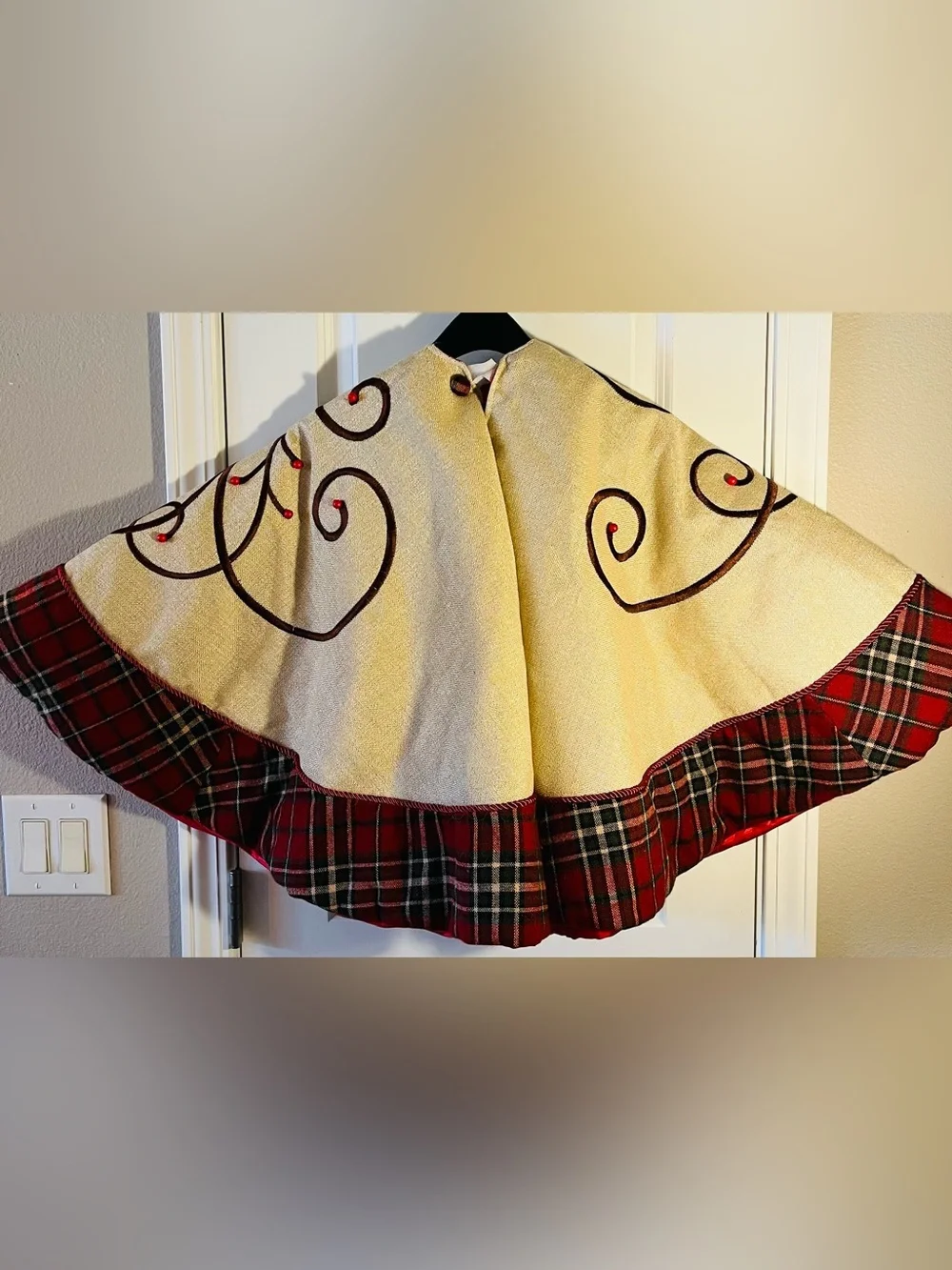 Pier 1 Woodland Reindeer Cream and Red Plaid Rustic Christmas Tree Skirt
